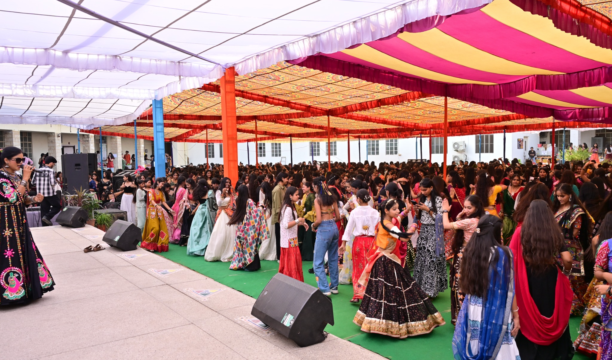 कानोड़िया पीजी महिला महाविद्यालय में डांडिया की धूम, 2000 छात्राओं ने गरबा-डांडिया से बांधा समां
