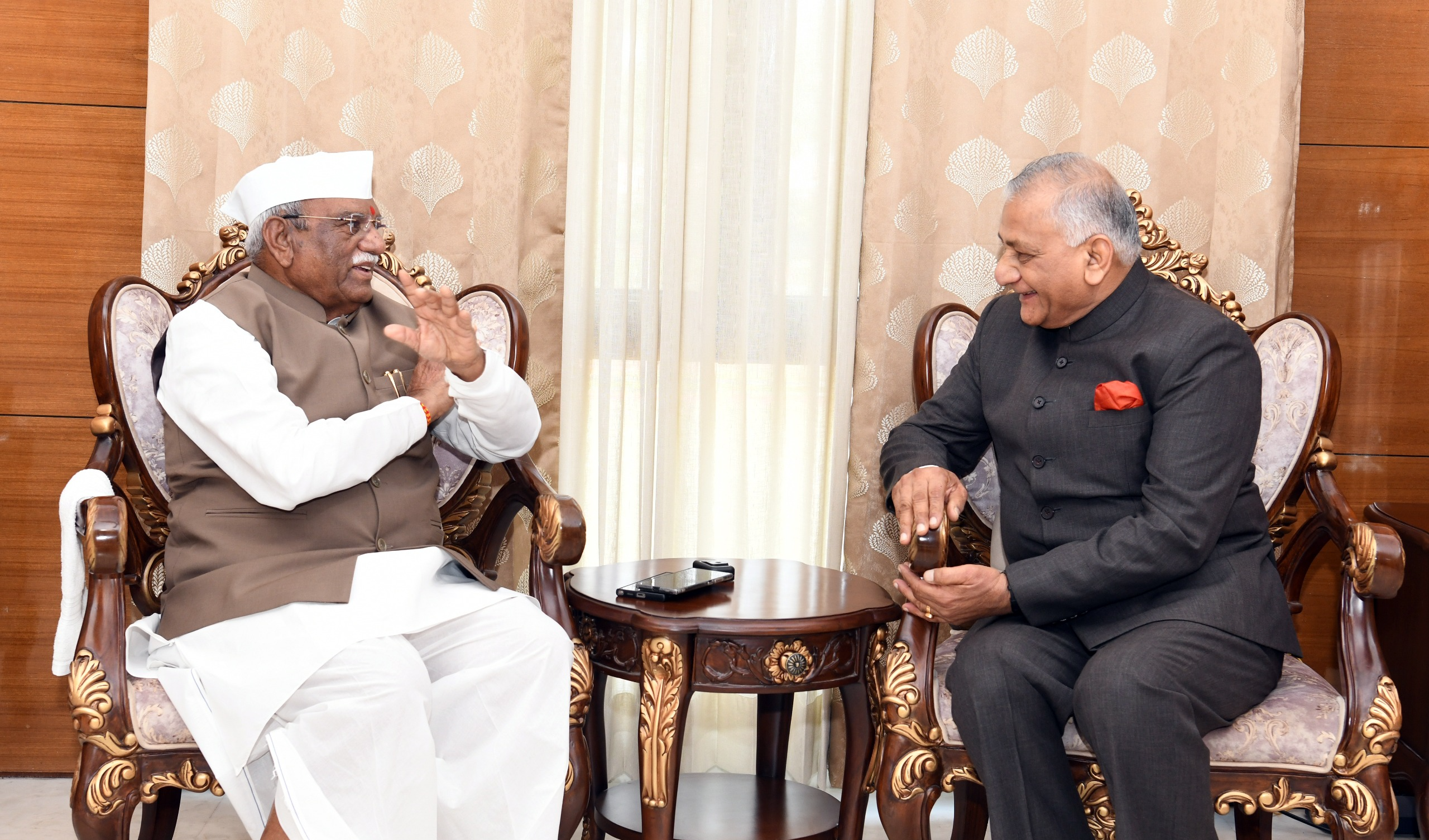 राज्यपाल बागडे से मिजोरम के राज्यपाल विजय कुमार सिंह की शिष्टाचार भेंट, विभिन्न मुद्दों पर चर्चा