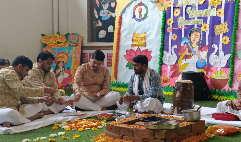 एआईएस स्कूल में बसंत पंचमी का विशेष कार्यक्रम आयोजित