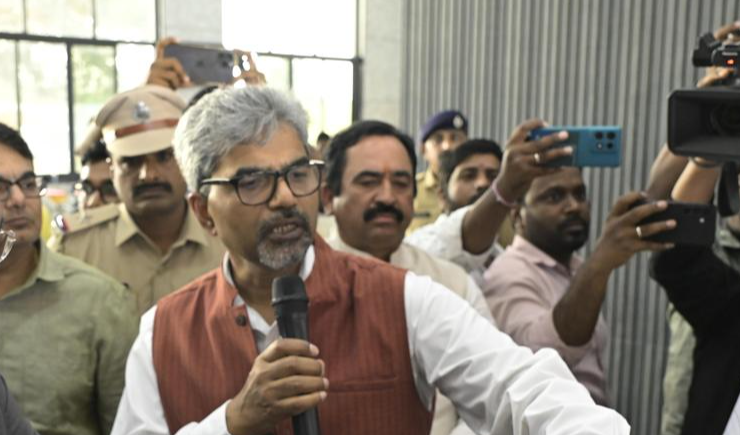 हाइटेक सिटी रेलवे स्टेशन के ₹25.93 करोड़ उन्नयन कार्यों की समीक्षा, केंद्रीय मंत्री किशन रेड्डी ने किया निरीक्षण