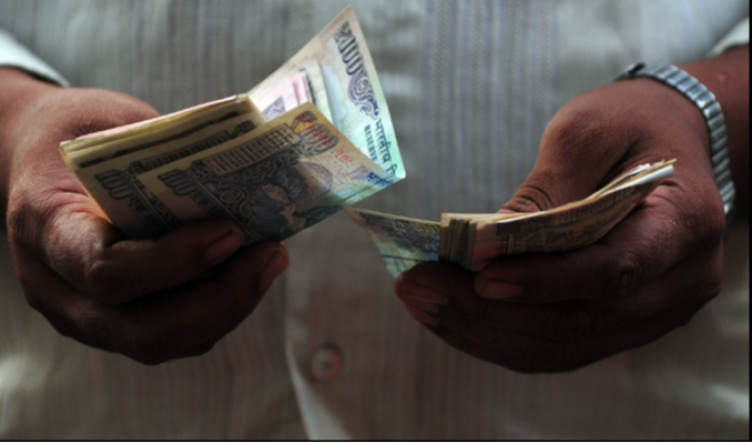 रिकॉर्ड निचले स्तर पर रुपया आर्थिक सर्वेक्षण ने बताई बड़ी वजह