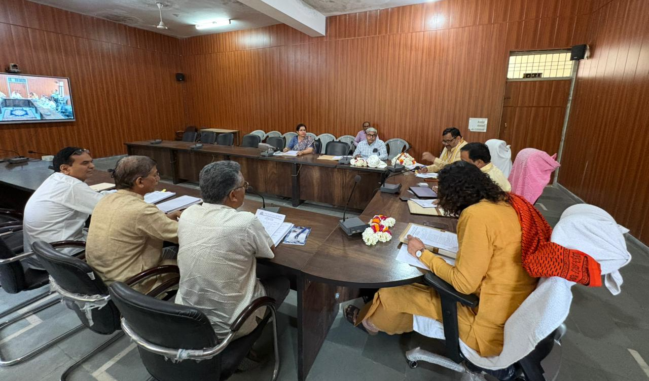 जगद्गुरु रामानन्दाचार्य राजस्थान संस्कृत विश्वविद्यालय की सिंडिकेट बैठक में ऐतिहासिक निर्णय ​शिक्षकों के दो दशक पुराने CAS प्रकरणों का निस्तारण, पदोन्नति और सातवें वेतनमान के एरियर को स्वीकृति
