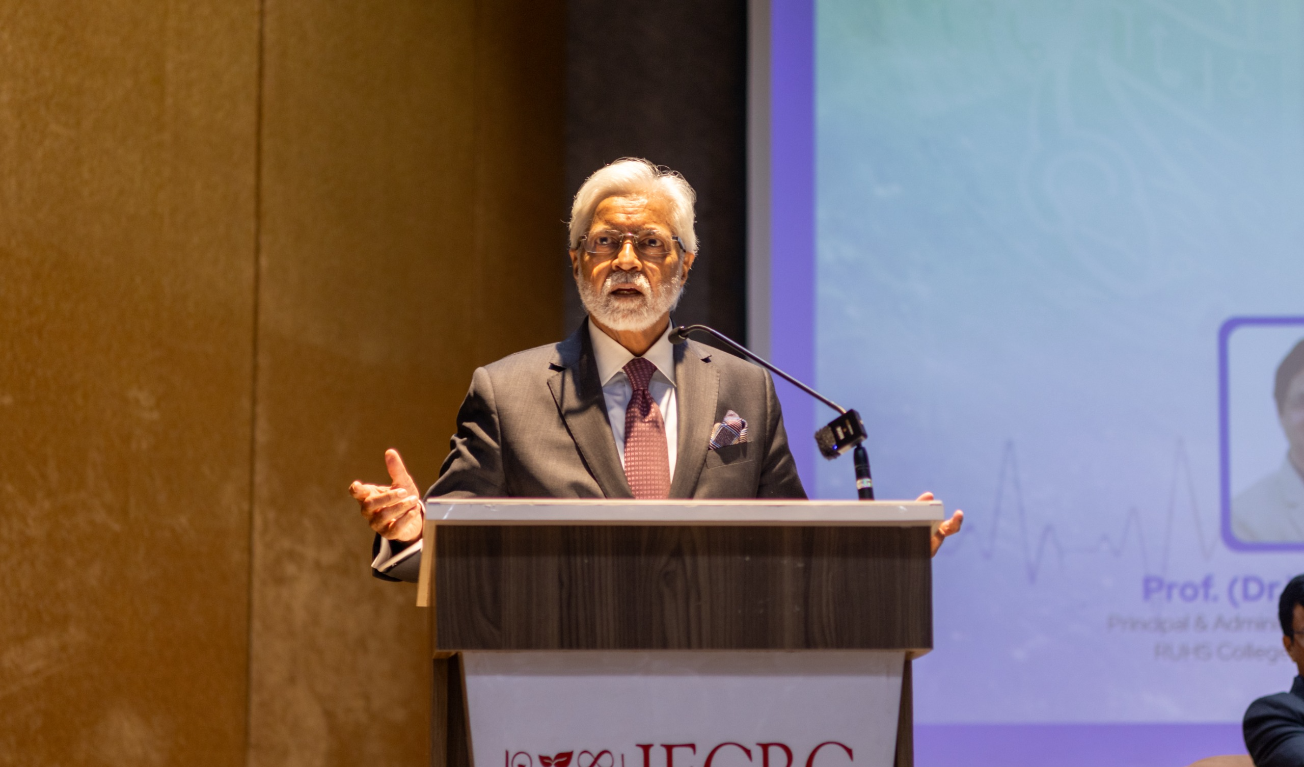 हेल्थकेयर चुनौतियों के समाधान में जुटी देशभर की टीमें