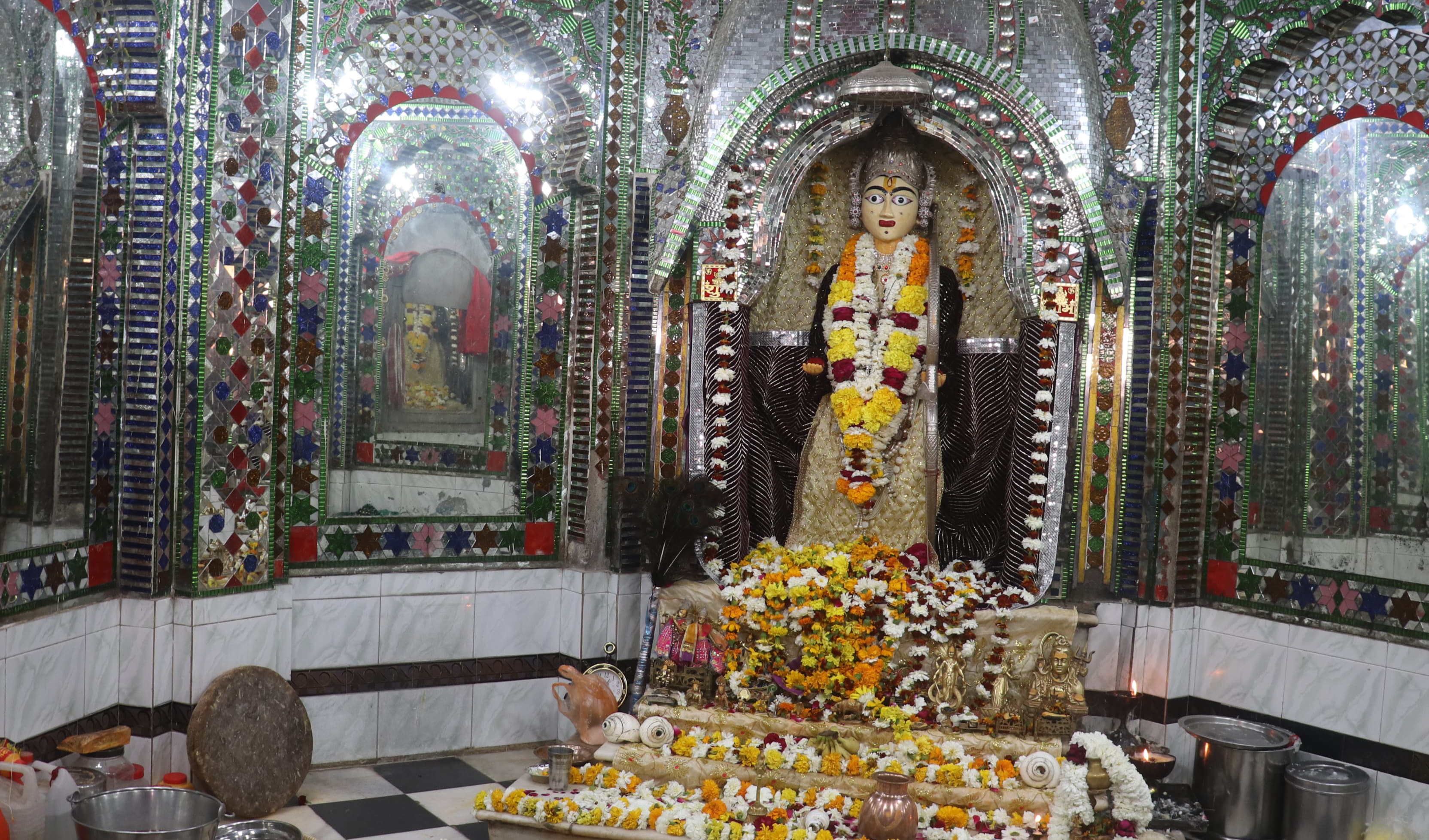 बारां जिले के सीताबाड़ी पहुंचे शिक्षा एवं पंचायती राज मंत्री मदन दिलावर, लक्ष्मण मंदिर और कुंड के किये दर्शन