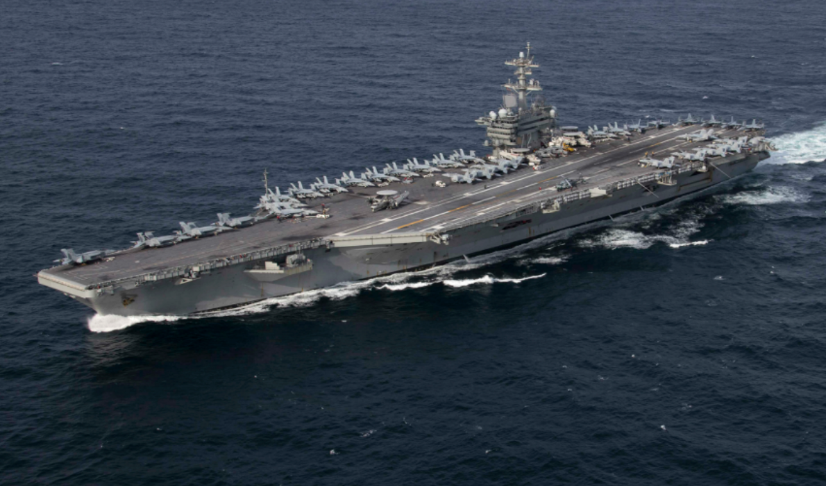 ईरान उथल-पुथल के सबसे ख़ूनी दौर में: पाँच हज़ार से ज़्यादा मौतें, इंटरनेट बंद और समुद्र में बढ़ती जंगी हलचल