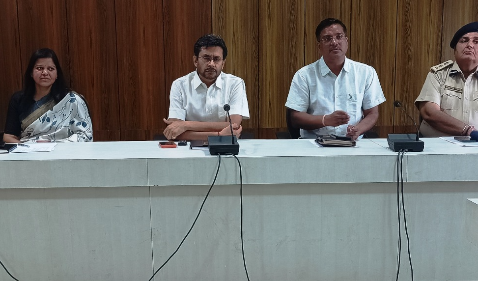 आबकारी आयुक्त ने ली समीक्षा बैठक, कार्य का समयबद्ध निस्तारण के दिए निर्देश