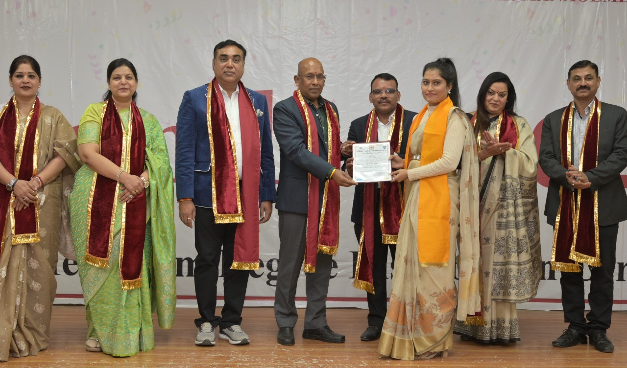 प्लेसमेंट के बाद अब डिग्री, स्टूडेंट्स को मिली दोहरी खुशी