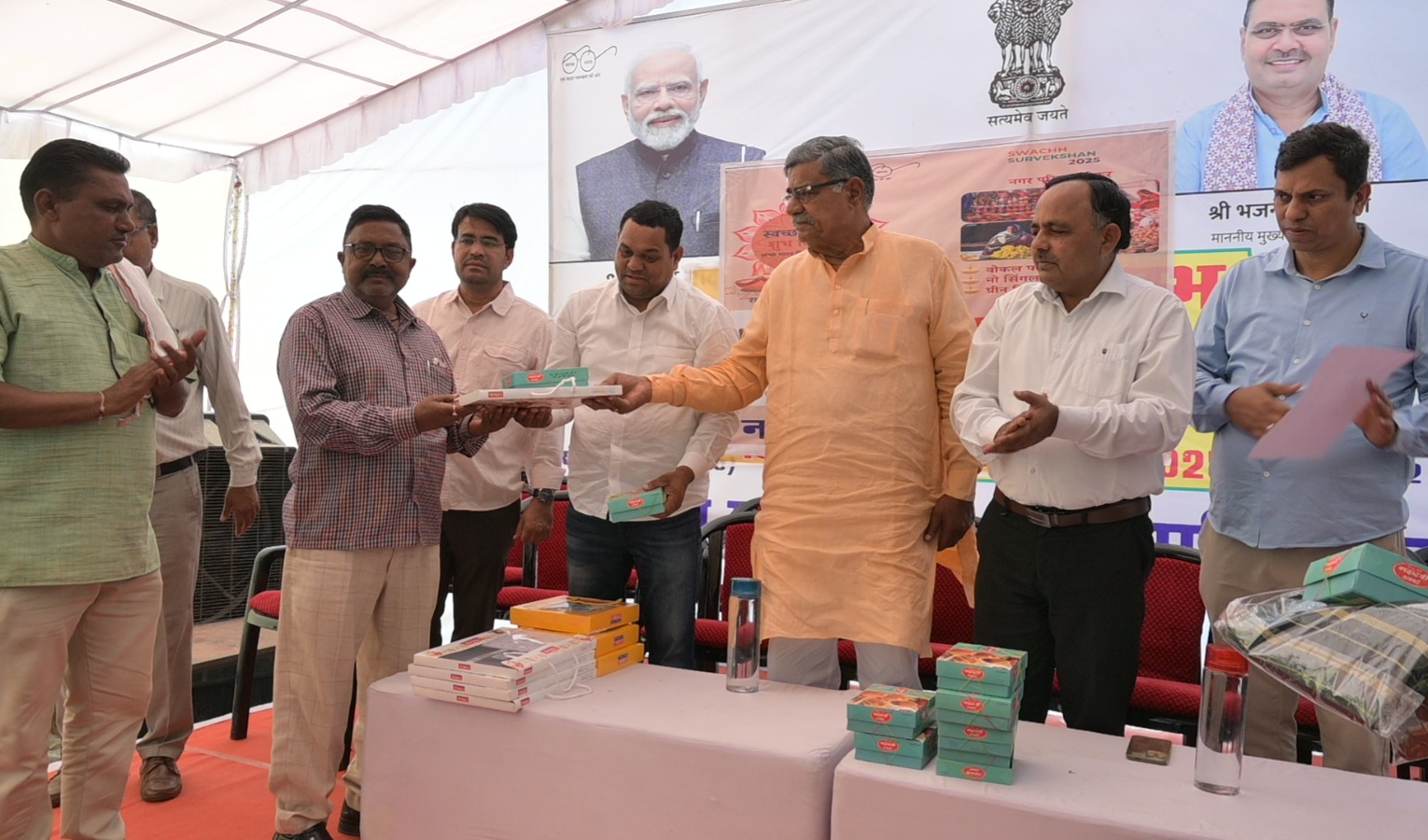 सफाई मित्रों का हुआ सम्मान — स्वच्छ दीपावली, स्वस्थ सीकर का लिया संकल्प