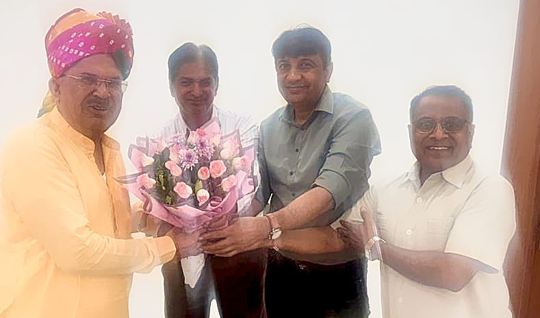 देवनानी के जयपुर आगमन पर शिक्षकों ने किया भव्य स्वागत राष्ट्रमंडल संसदीय संघ सम्मेलन में सफल भागीदारी के बाद लौटे विधानसभा अध्यक्ष