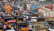 Festive Travel Surge Ahead of Sankranti Brings Heavy Rush at Visakhapatnam’s Major Transit Hubs