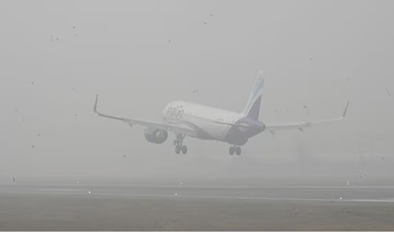 घने कोहरे के कारण इंडिगो की उड़ानें प्रभावित, कई शहरों से 40 से अधिक फ्लाइट रद्द