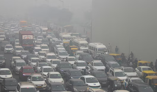 दिल्ली में वायु गुणवत्ता ‘बहुत खराब’ श्रेणी में बरकरार, सीजन का सबसे ठंडा दिन दर्ज