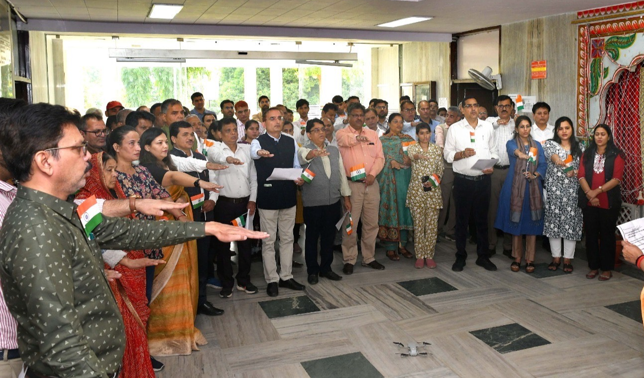 वन्देमातरम के दिव्य एवं भव्य जयघोष से गुंजायमान हुआ आवासन भवन