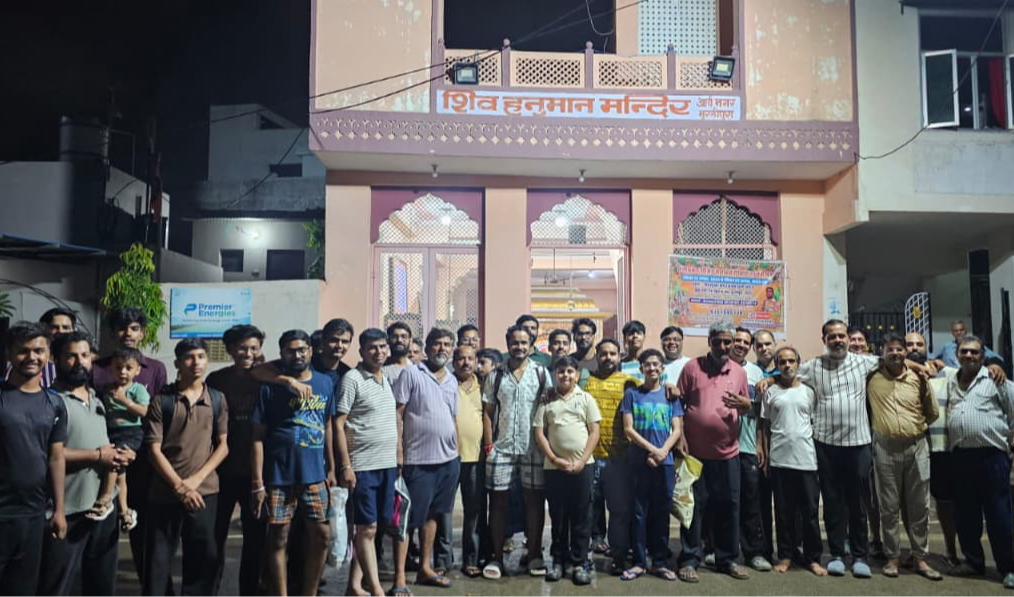 मुरलीपुरा के शिव हनुमान मंदिर में गलता तीर्थ से कांवड़ लाकर किया जलाभिषेक