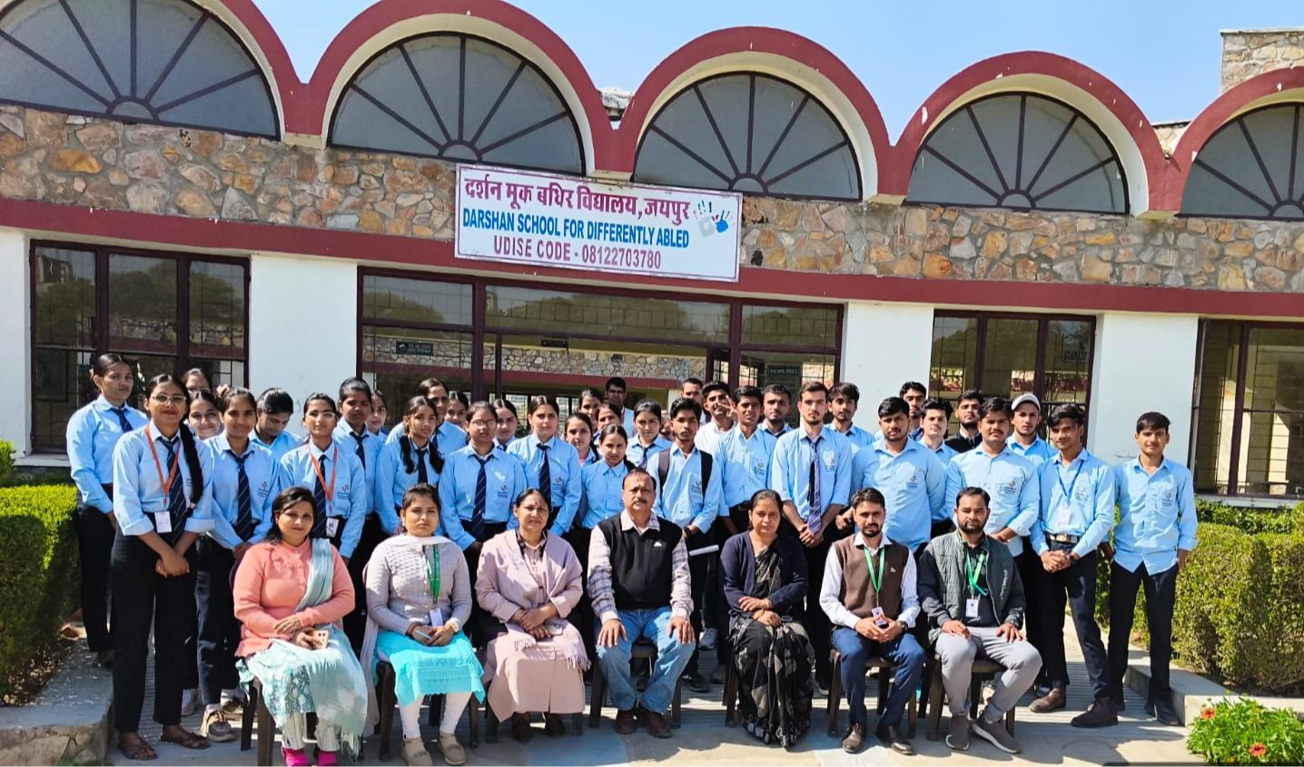 यूनिवर्सिटी ऑफ टेक्नोलॉजी, वाटिका की सामाजिक पहल: दर्शन स्पेशल स्कूल प्रतापनगर में विशेष विद्यार्थियों को नि:शुल्क जूता वितरण