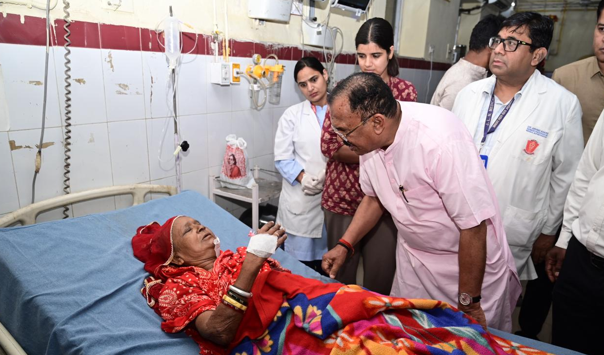 पुष्कर घाटी बस हादसा- विधानसभा अध्यक्ष ने अस्पताल पहुंचकर घायलों से की मुलाकात, राहत एवं उपचार के दिए निर्देश