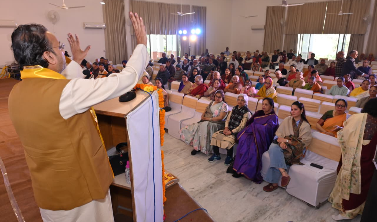 जीवन के द्वंद्वों का समाधान प्रस्तुत करती है गीता : कोसलेंद्रदास