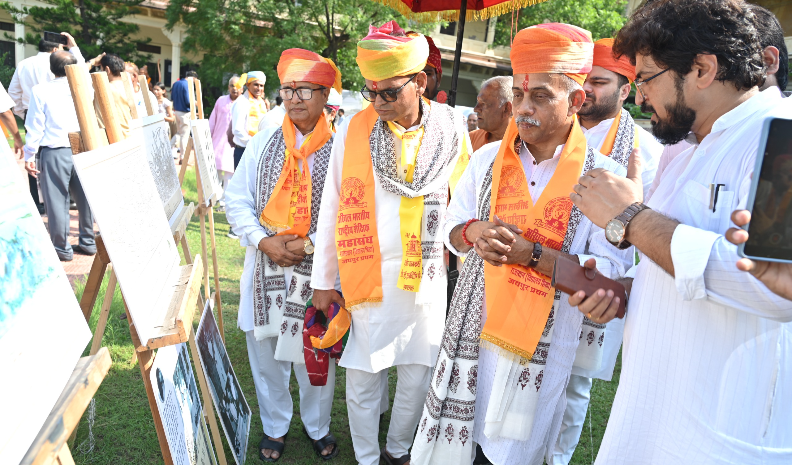 ‘हम भारत के लोग’ के संदेश के साथ जयपुर में निकली लोकमंथन यात्रा, लोक संस्कृति के विविध रंगों से सजा महारानी कॉलेज