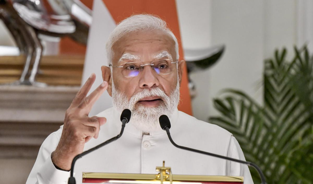 PM Modi’s Heatwave Advisory Sparks Online Debate Amid Rising Temperatures Across India