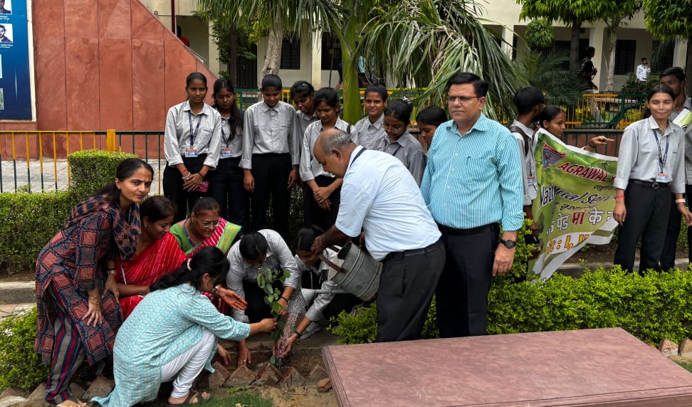 वृक्षारोपण कार्यक्रम आयोजित हुआ