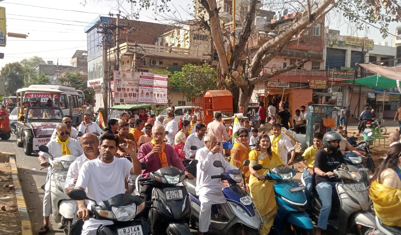 भगवान महावीर स्वामी जन्मकल्याणक पर्व पर मानसरोवर और इंजीनियर्स कॉलोनी में भव्य प्रभात फेरी