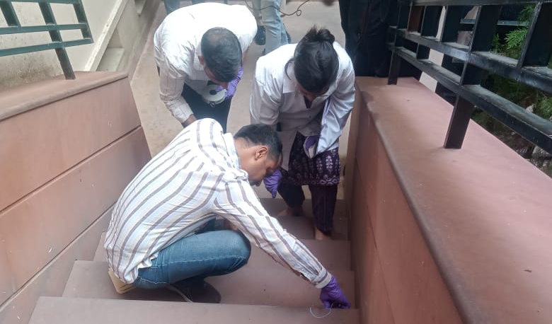 संयुक्त अभिभावक संघ का आरोप — नीरजा मोदी स्कूल में टीचर की प्रताड़ना से आहत होकर छात्रा ने की आत्महत्या