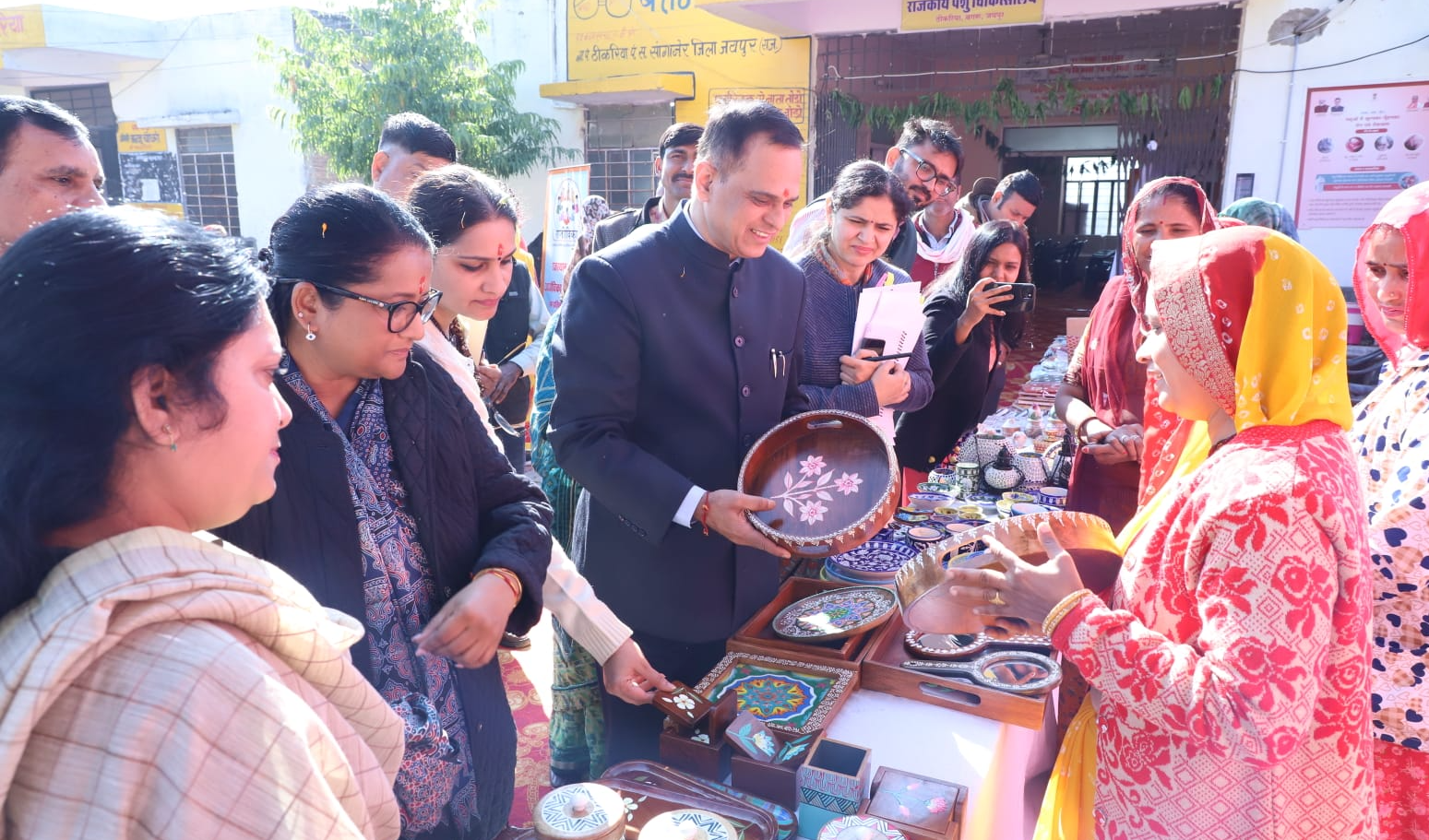 मुख्य सचिव ने किया राजीविका विकास क्लस्टर लेवल फेडरेशन का अवलोकन राजीविका ग्रामीण उद्यमिता का सशक्त मॉडल - वी. श्रीनिवास