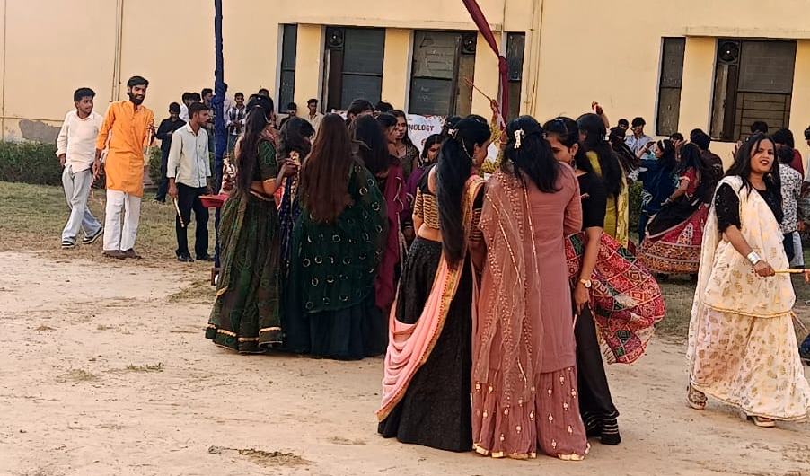 यूनिवर्सिटी ऑफ टेक्नोलॉजी में हर्षोल्लास के साथ मनाया गया डांडिया उत्सव 2026