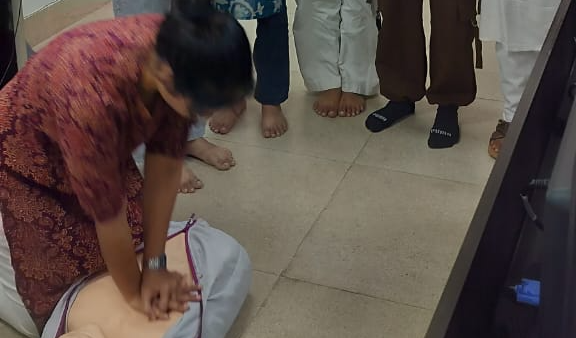 छात्राओं ने सीखी जीवन बचाने की कला — कानोड़िया कॉलेज में बेसिक लाइफ सपोर्ट प्रशिक्षण सत्र संपन्न