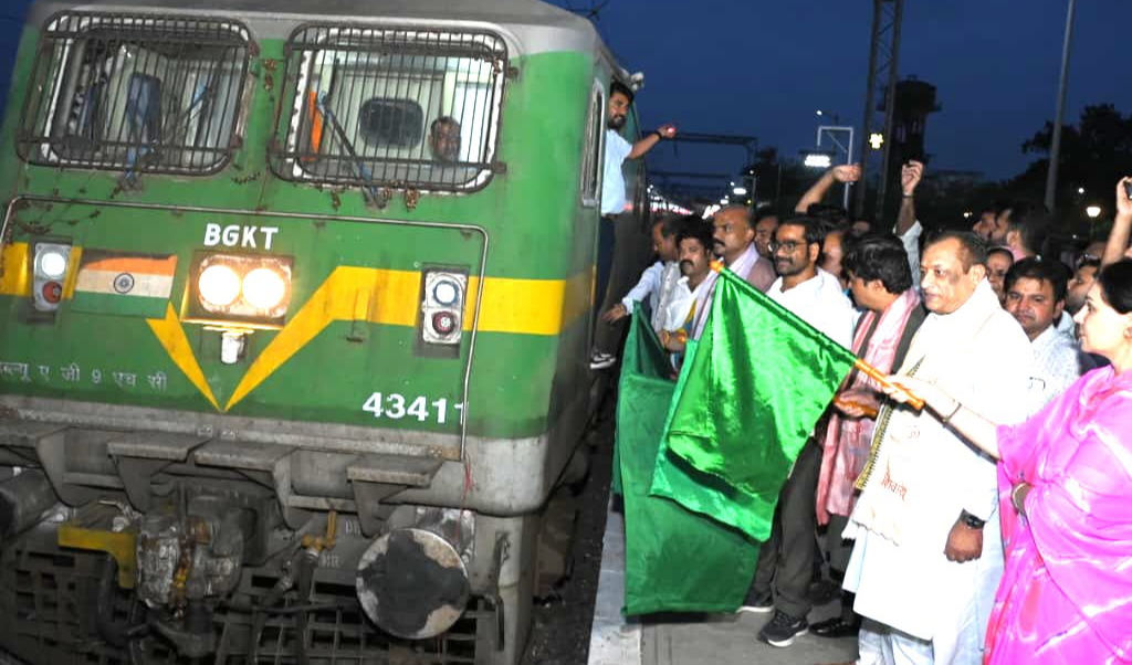 जयपुर से रामेश्वरम के लिए रवाना हुई वरिष्ठ नागरिकों की दूसरी विशेष ट्रेन