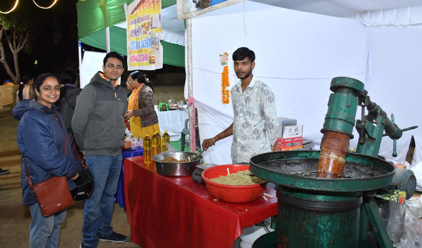 जयपुर में पारंपरिक स्वाद का संगम — चौधरी तेल घानी उद्योग के देसी उत्पादों ने खींचा ध्यान