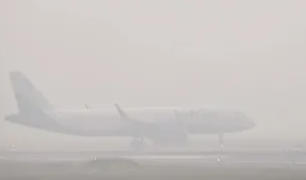 घने कोहरे से दिल्ली एयरपोर्ट पर उड़ानें प्रभावित, 66 फ्लाइट्स रद्द