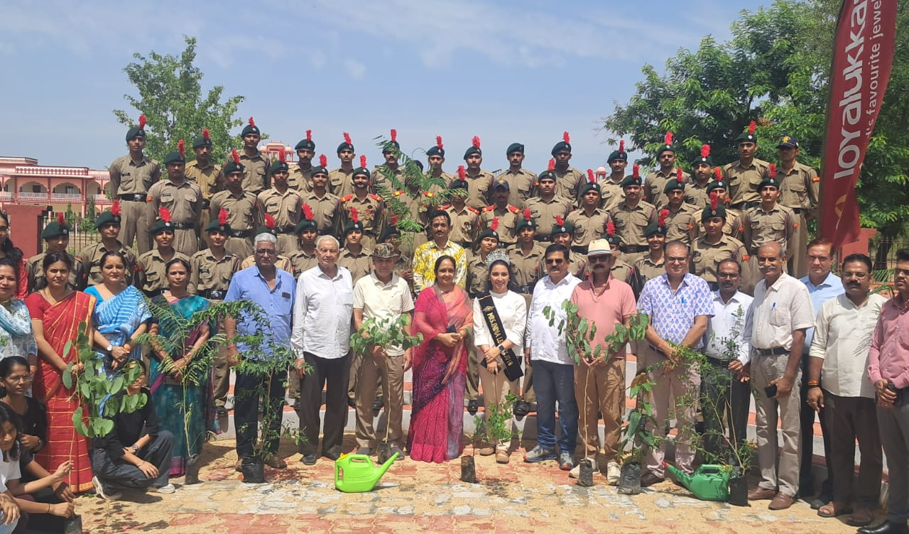 विश्व पर्यावरण दिवस के अवसर पर फलदार व छायादार पौधों का किया गया रोपण