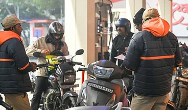 Government Indicates Petrol Prices Unlikely to Rise Despite Surge in Global Crude Oil