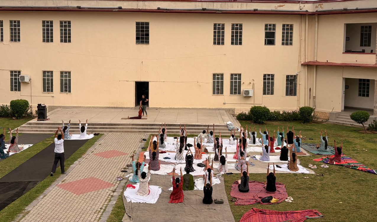 योग अभ्यास का कार्यक्रम आयोजित