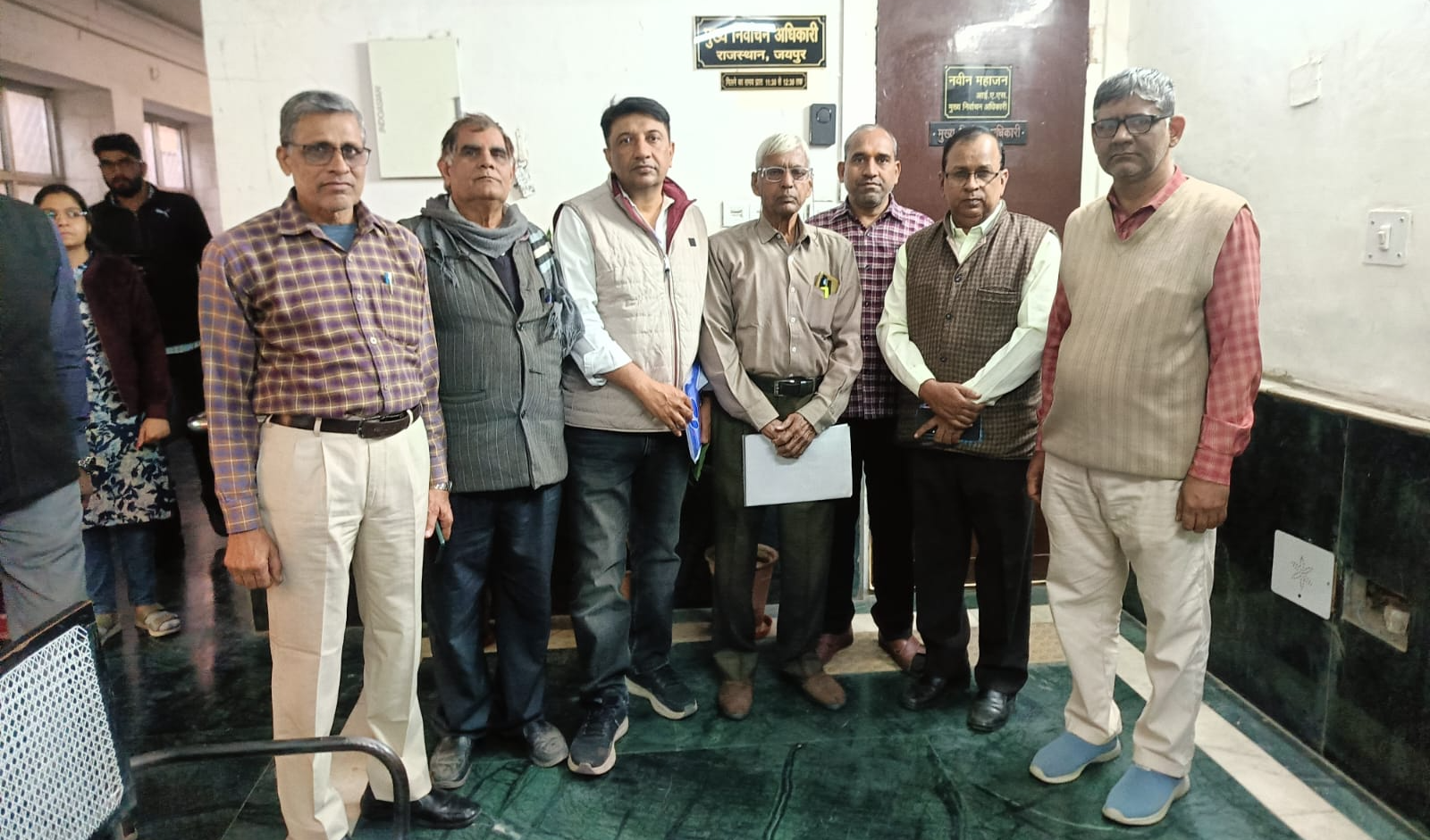 शिक्षक संघो ने दिया मुख्य निर्वाचन अधिकारी कों ज्ञापन