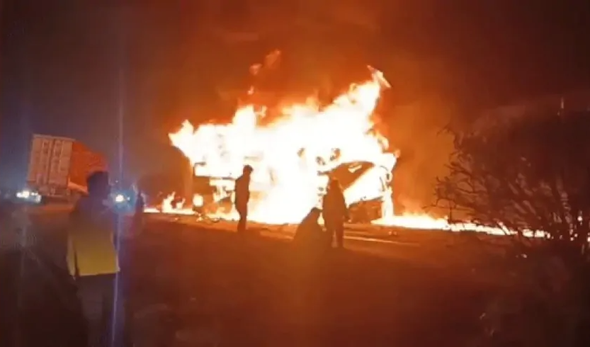 कर्नाटक के चित्रदुर्ग में सड़क हादसा, छह लोगों की मौत