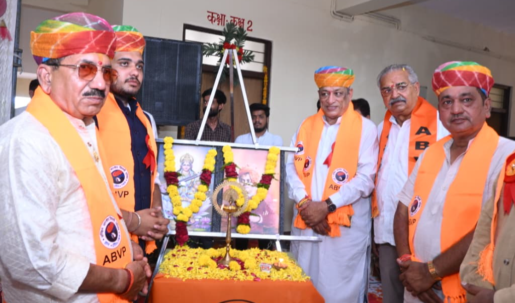 राजकीय महाविद्यालय में कैबिनेट मंत्री कुमावत ने किया पौधारोपण