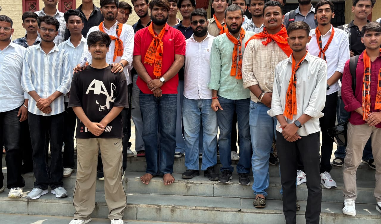 वाणिज्य महाविद्यालय की 9 सूत्रीय मांगों को लेकर ABVP ने सौंपा ज्ञापन