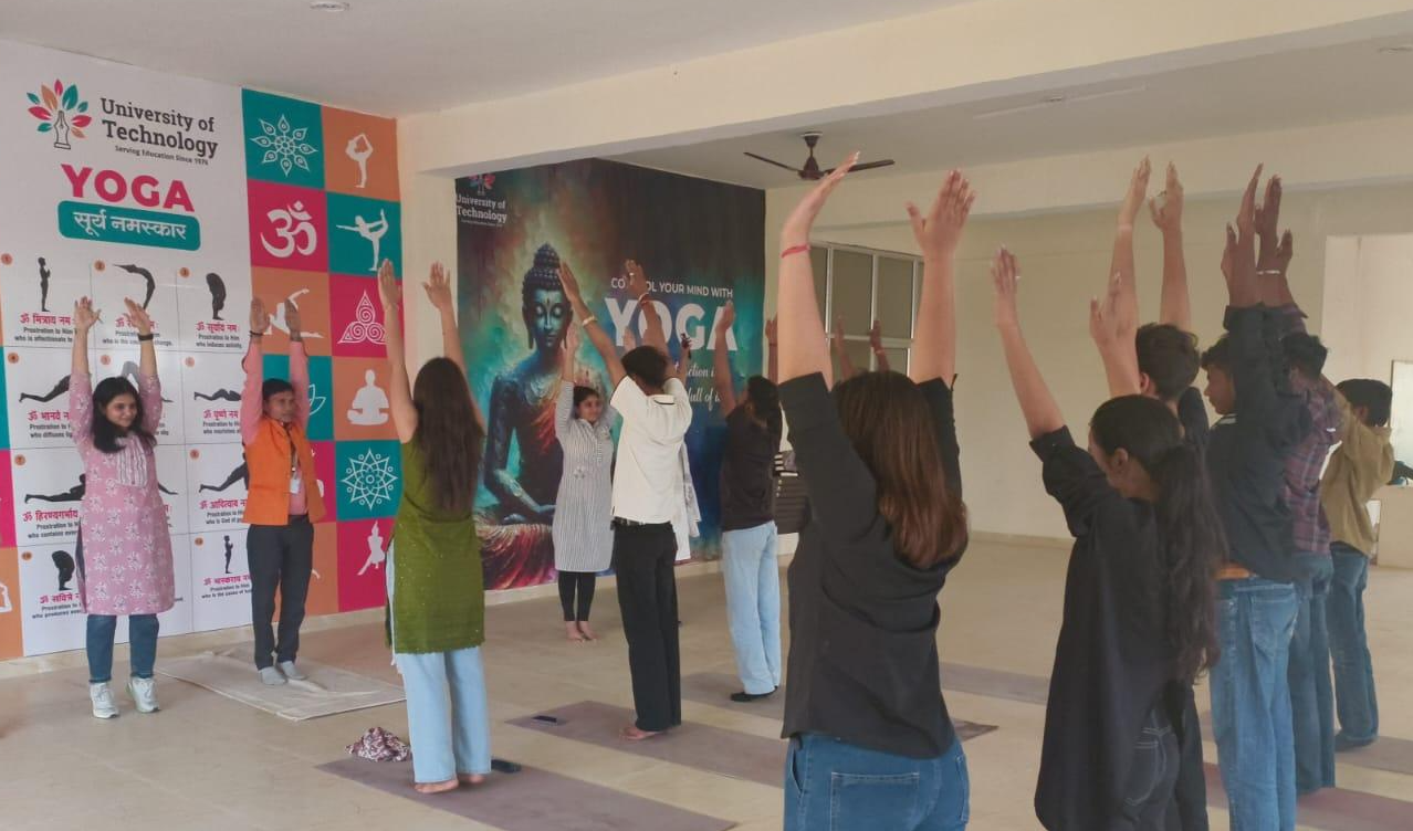 विश्व स्वास्थ्य दिवस पर यूनिवर्सिटी ऑफ टेक्नोलॉजी में योग एवं खेल गतिविधियों का आयोजन
