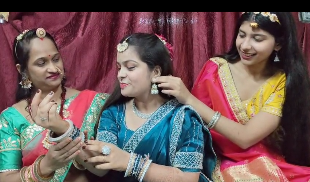 रूप चतुर्दशी की पूर्व संध्या पर निखरा नारी सौंदर्य