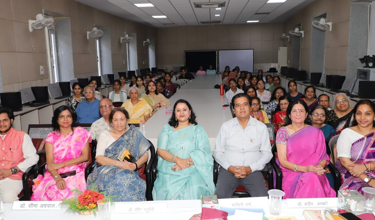 प्रवासी साहित्य के स्वरूप एवं प्रवृत्तियों पर साहित्यिक परिसंवाद आयोजित