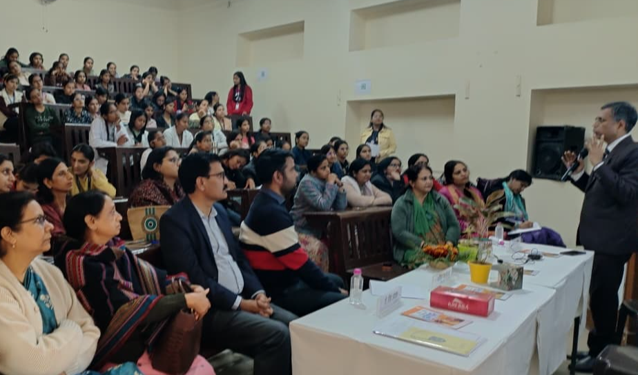 छात्राओं के लिए मादक पदार्थ जागरूकता विषय पर एक प्रशिक्षण सत्र का आयोजन