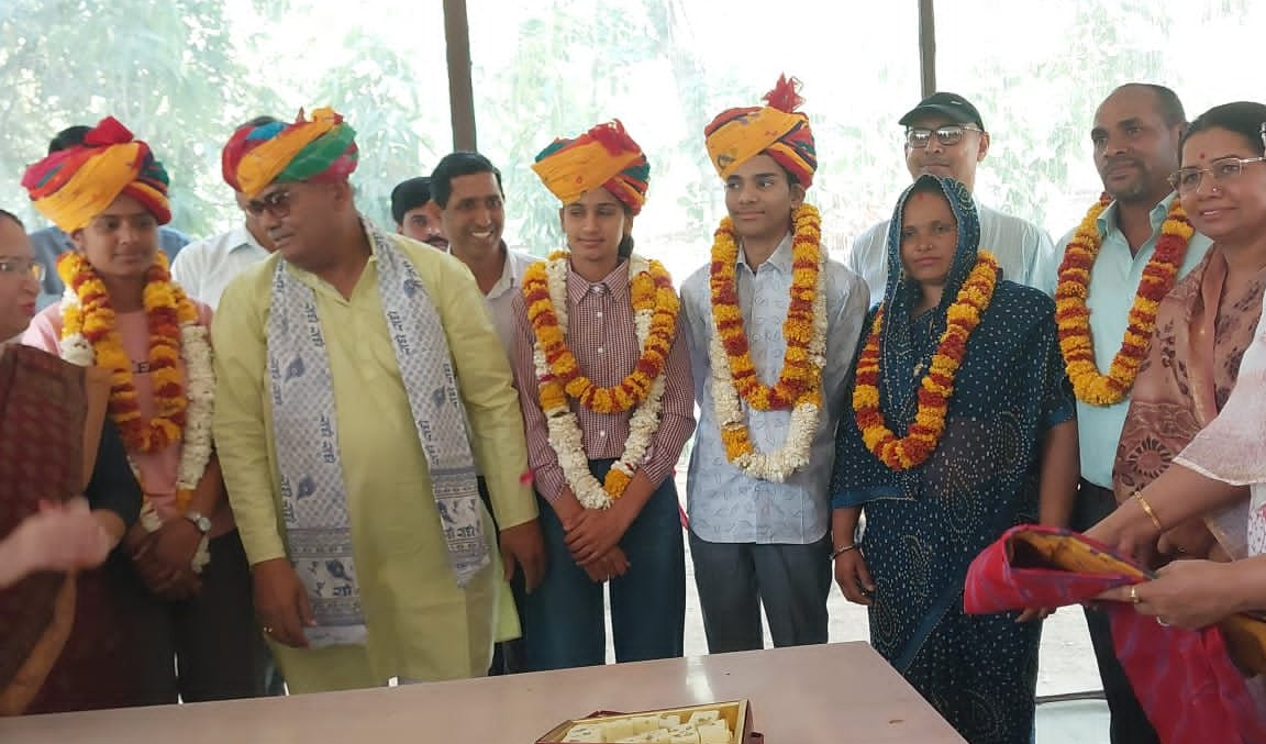 12वीं बोर्ड परीक्षा में राज्य स्तर पर टॉप करने वाले विद्यार्थी सरकारी स्कूल से, शिक्षा मंत्री मदन दिलावर ने दी बधाई,किया अभिनंदन