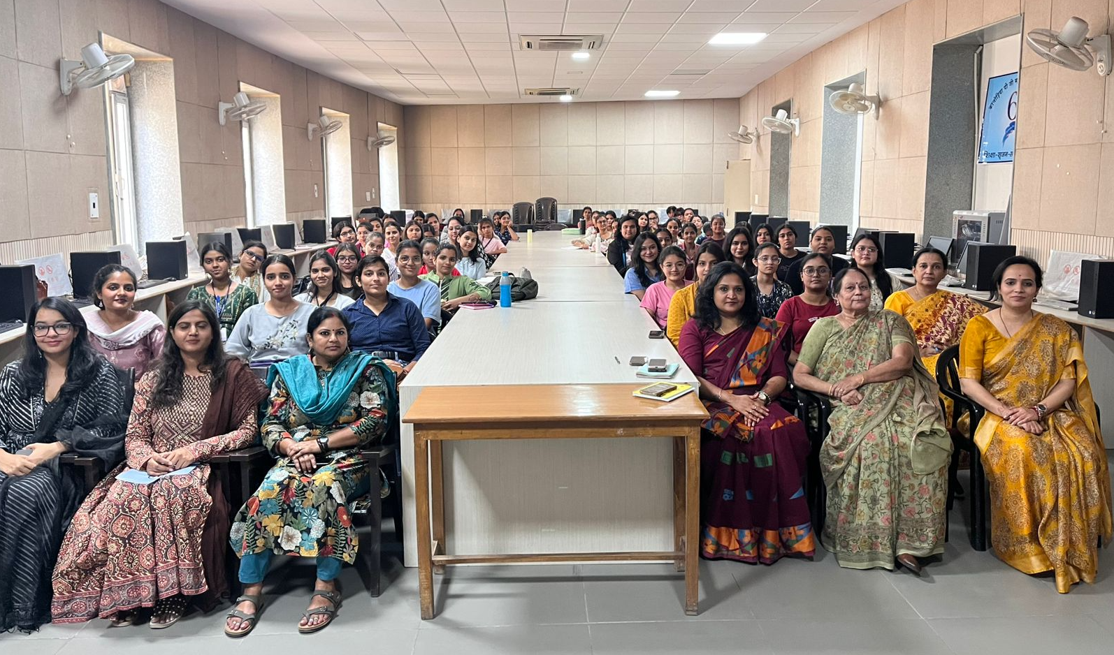शोध के नए आयामों से रूबरू हुई छात्राएं — कानोड़िया कॉलेज में “रिसर्च मेथाडोलॉजी” पर एकदिवसीय व्याख्यान आयोजित