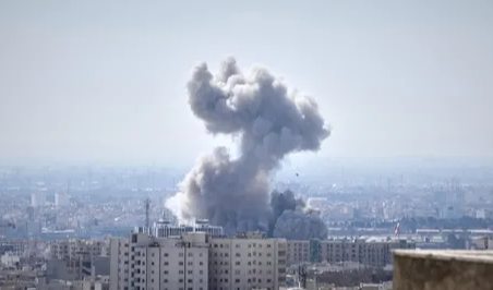 Israel–Iran Conflict Intensifies as Missile Strikes, Regional Tensions, and Global Responses Escalate