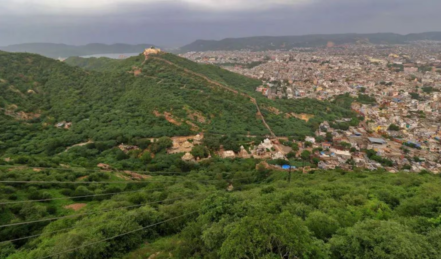 सुप्रीम कोर्ट ने अरावली पर अपने फैसले पर लगाई रोक, उच्च स्तरीय समिति से नए मार्गदर्शन का सुझाव