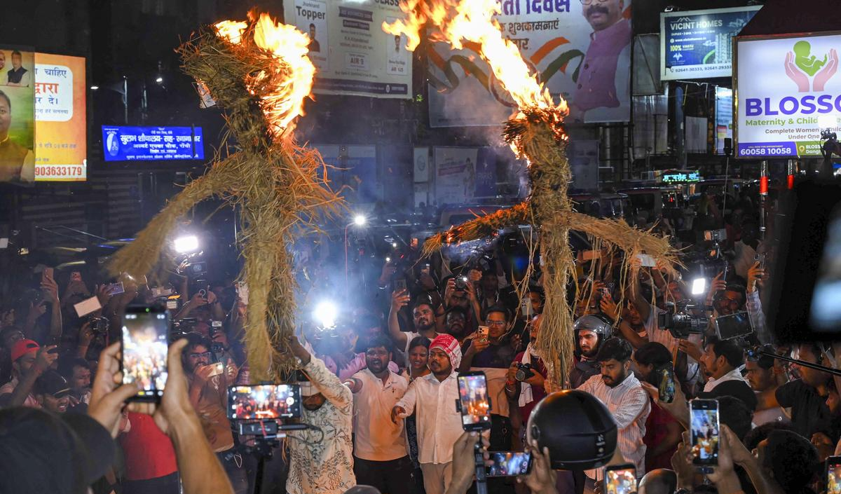 Jharkhand Protesters Burn Effigies of Hemant Soren, Rahul Gandhi as State Government Calls for Fourth Round of Talks