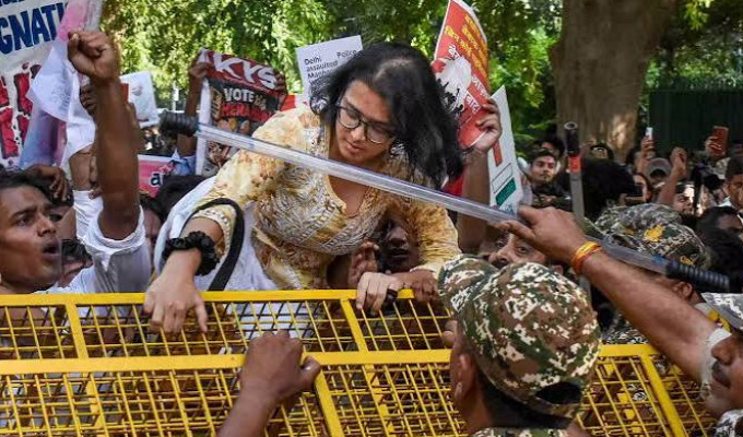 Delhi Police Reject Assault Claims During Anti-CEC Protest, Issue Guidelines for Journalists