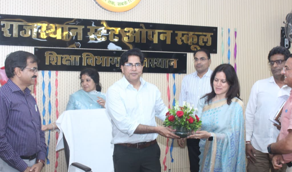 अतिरिक्त मुख्य सचिव शिक्षा विभाग ने ग्रहण किया पदभार, विभागीय गतिविधियों की जानकारी ली